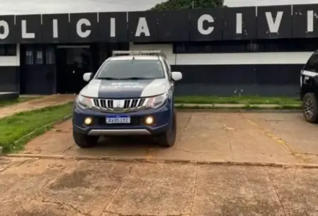 Jovem é encaminhada ao hospital após ser esfaqueada pelo companheiro