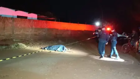 Homem é assassinado com dois tiros em aldeia de Dourados.