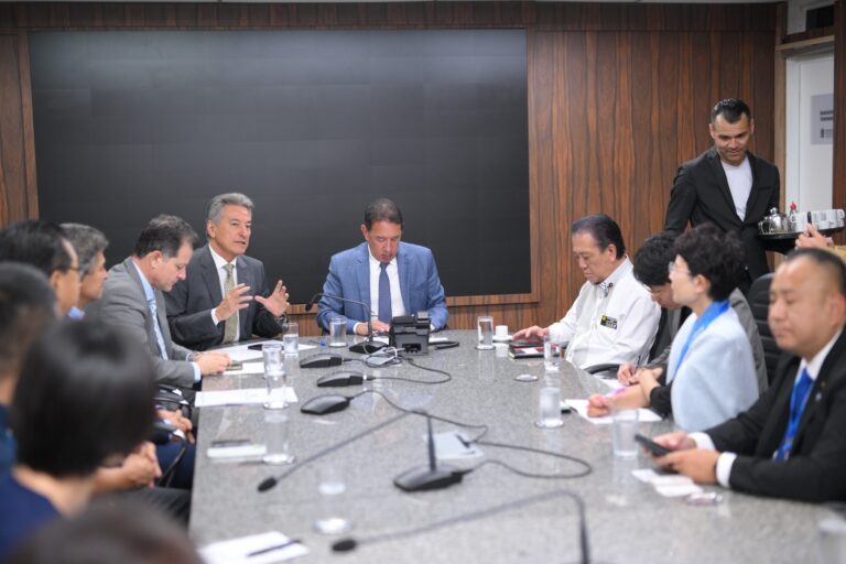 Hashioka recebe delegação de Okinawa em agenda voltada à cooperação entre Brasil e Japão