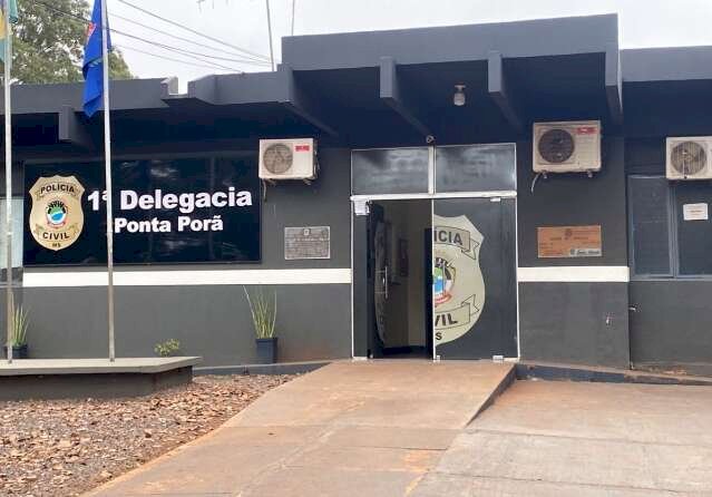 Quadrilha armada em caminhonete atira e rouba comboio com carga do Paraguai