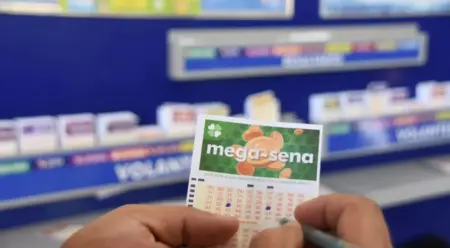 Mega-Sena acumula e prêmio vai a R$ 165 milhões.