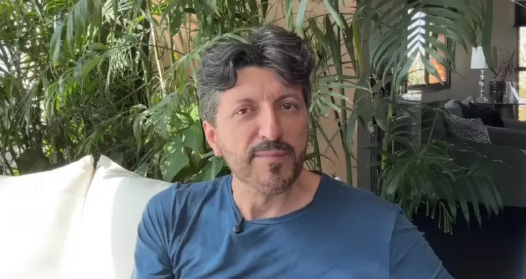 Com perda parcial da visão, Lito Sousa é liberado para home care – Veja mais em (https://jornaldanova.com.br/noticia/474519/com-perda-parcial-da-visao-lito-sousa-e-liberado-para-home-care) – © 2010 Todos os direitos são reservados ao Jornal da Nova, conforme a Lei nº 9.610/98. A publicação, redistribuição, transmissão e reescrita sem autorização prévia são proibidas.