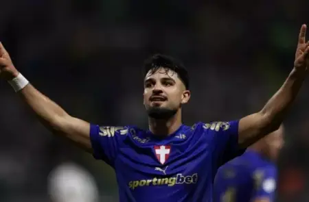 Flaco brilha, Palmeiras bate o Santos e abre vantagem na Copa do Brasil