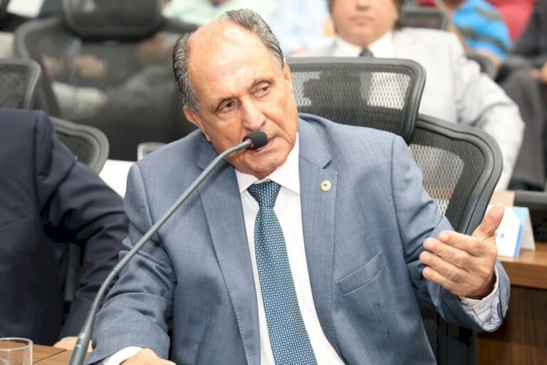 Zé Teixeira reivindica melhorias em Itaporã e garante asfalto em Nova Alvorada