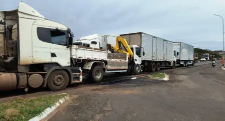 Acidente envolvendo quatro veículos é registrado na BR-376, em Ivinhema