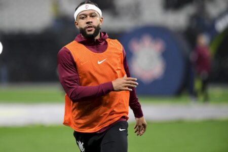 Diretoria faz contato com Memphis para discutir dívida e tentar evitar novo transfer ban