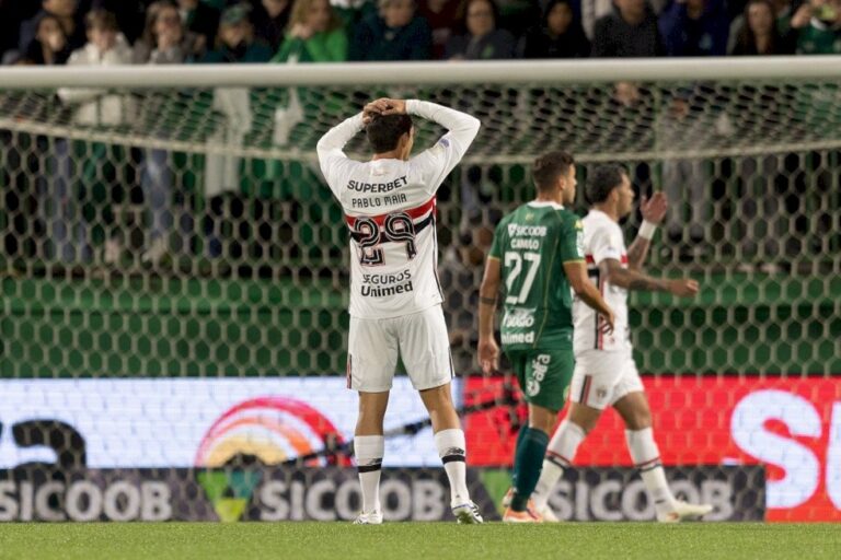 Apatia faz São Paulo ser superado por lanterna e aumentar crise no Brasileirão