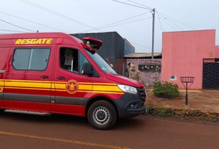 Homem é encontrado morto sentado em cadeira na varanda de casa
