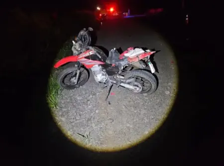 Mulher morre após moto ser atingida por caminhão na MS-156.