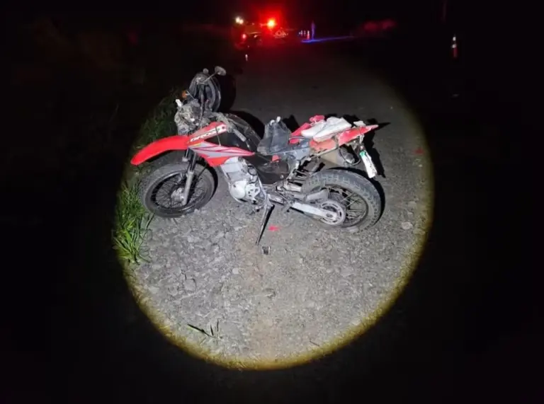 Mulher morre após moto ser atingida por caminhão na MS-156.