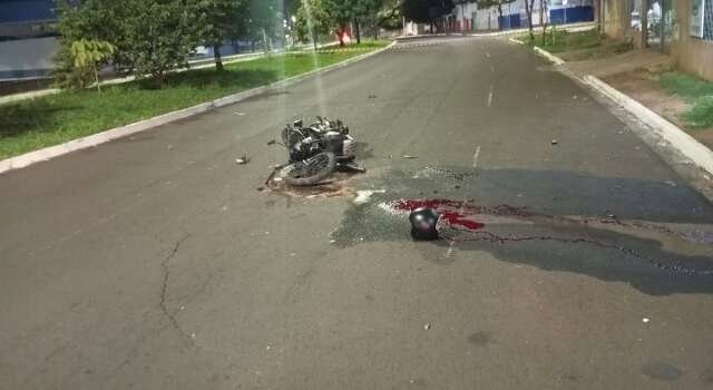 Motociclista morre após bater contra muro em CG