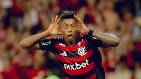 Bruno Henrique decide, e Flamengo derrota o Corinthians