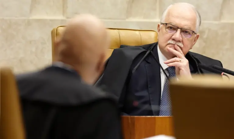 Presidente do STF assume relatoria de processo sobre Moraes e Vorcaro.