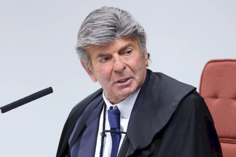 Fux suspende decisão de Dino que liberou fake news sobre Nossa Senhora e aponta que o ministro violou a Constituição