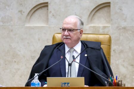 Joaquim Barbosa, Rosa Weber, Ayres Britto e outros 10 ministros aposentados pedem a Fachin ‘imediata e rigorosa’ apuração de crise no STF