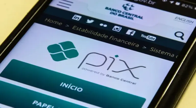 Pix responde por mais de 98% de transações de empresas, diz estudo.
