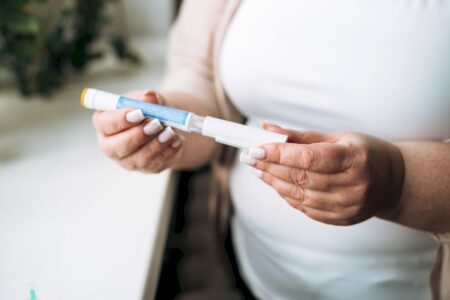 Canetas, hormônios e o desafio de separar ciência de oportunismo | Letra de Médico