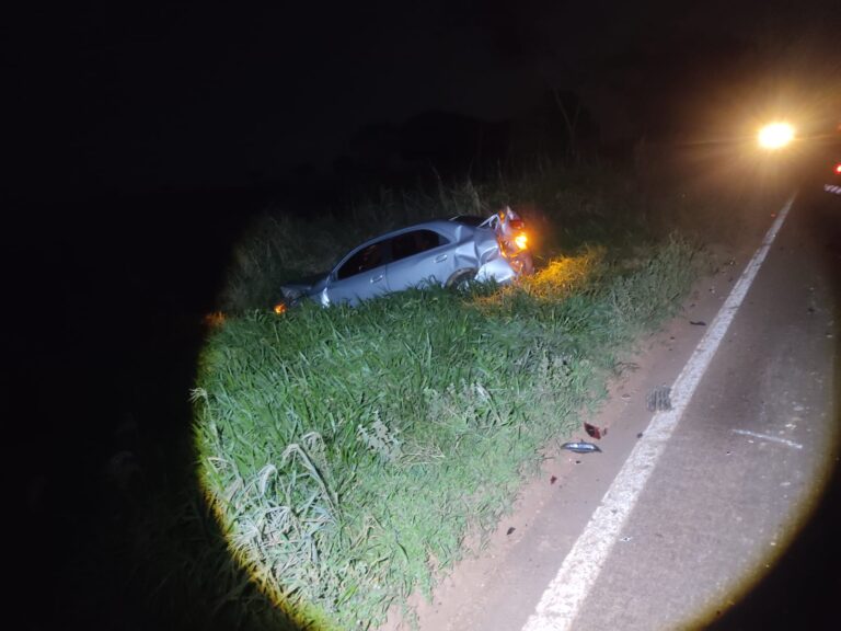 Carro com placas de Anaurilândia se envolve em acidente na MS-276