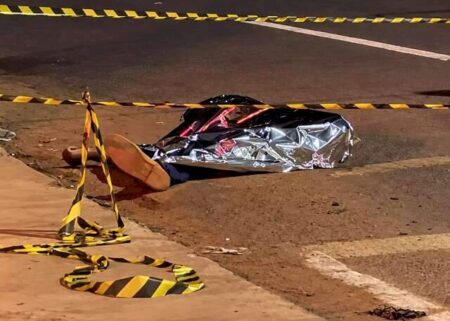 Mulher é presa após matar marido com facada no peito durante briga em bar