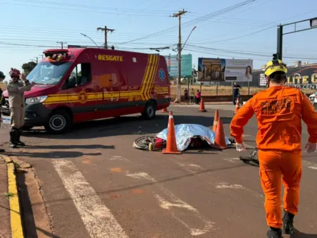 Ciclista morre após ser atingida por caminhão boiadeiro em cruzamento de Nova Andradina