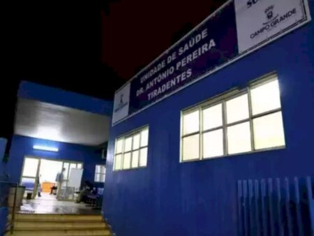 Menino de 12 anos é esfaqueado por colega ao sair da escola