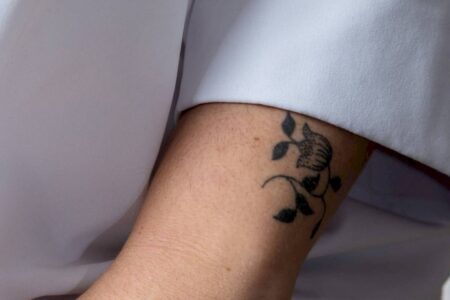 Até que ponto as tatuagens são seguras? Pesquisas investigam como elas interagem com o organismo