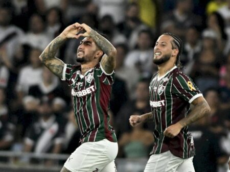 Imprensa internacional repercute peitada de árbitro em Canobbio, do Fluminense: ‘Nunca visto’