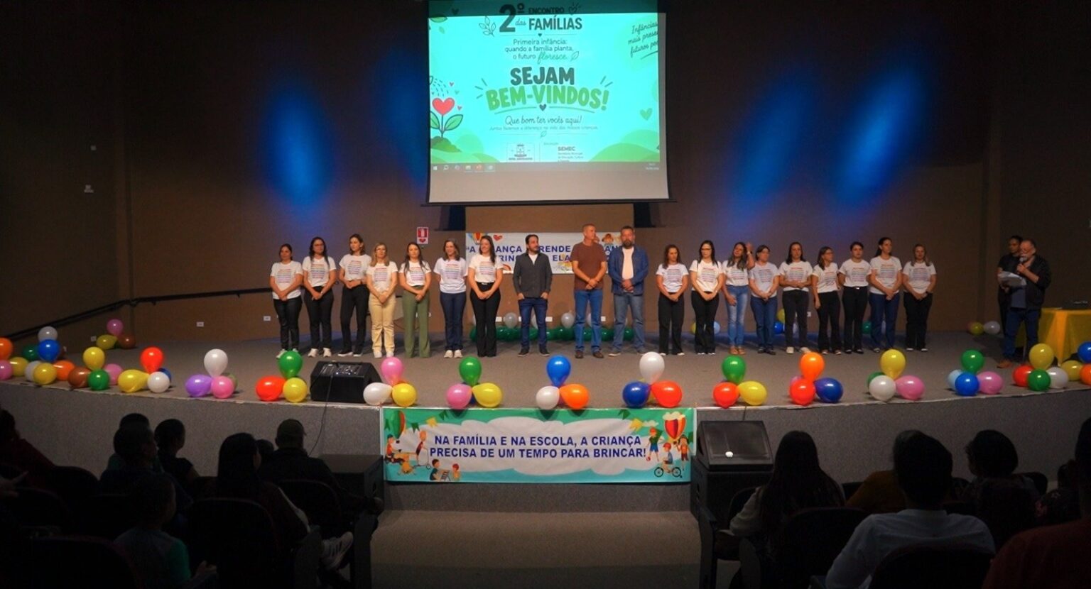 Nova Andradina – Famílias lotam Centro de Convenções em encontro da Educação Infantil