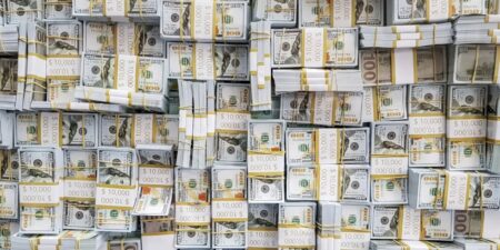 Com pessimismo externo, dólar sobe 0,47% e aproxima-se de R$ 5,20