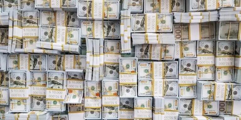 Com pessimismo externo, dólar sobe 0,47% e aproxima-se de R$ 5,20