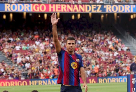 Câmeras flagram Rodri surpreso com adversário do Barcelona: ‘São muito ruins’