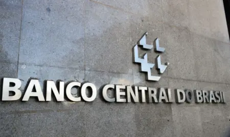Mercado financeiro reduz previsão da inflação para 5% este ano.
