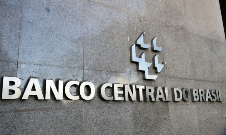 Mercado financeiro reduz previsão da inflação para 5% este ano.