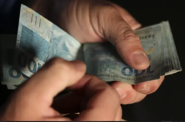 Economia é vista como ruim ou péssima por 52% dos brasileiros, aponta pesquisa.