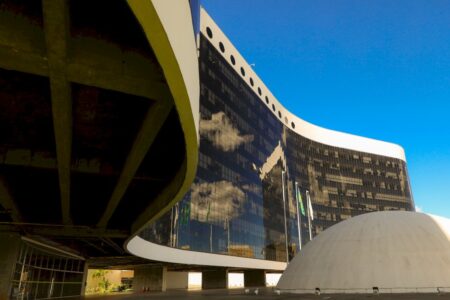 Reta final das eleições tem ‘guerra jurídica’ entre presidenciáveis; TSE já recebeu ao menos 450 ações