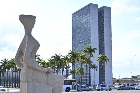 Em meio à crise no STF, parlamentares articulam proposta de reforma do Judiciário