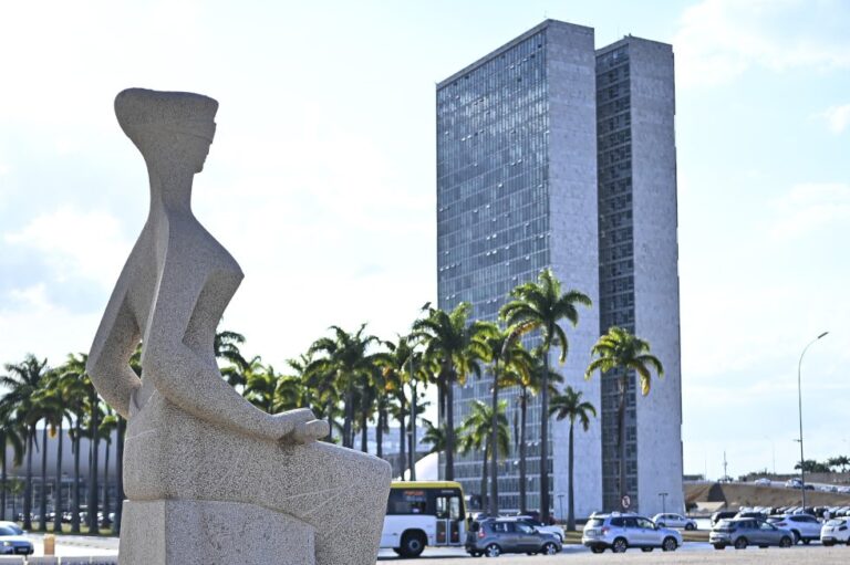 Em meio à crise no STF, parlamentares articulam proposta de reforma do Judiciário