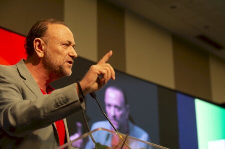 Presidente do PT vê crise institucional e defende apuração no STF