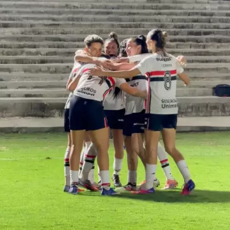 São Paulo faz 3 gols no 2º tempo e vence Flamengo pela semifinal feminina