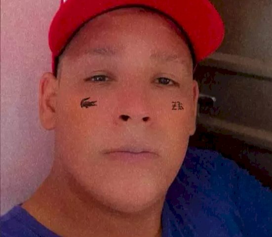 Mãe estava na varanda quando assassino invadiu casa atirando contra rapaz