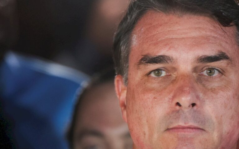 Controle de imigração da Argentina diz que não tem registro da entrada de Flávio Bolsonaro no país