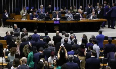 Alcolumbre marca votação da PEC pelo fim da 6×1 para quarta-feira.