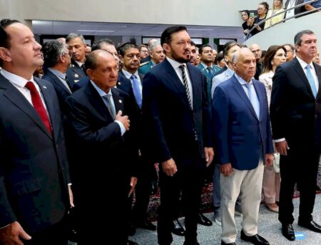 Assembleia suspende sessão em apoio a Zé Teixeira