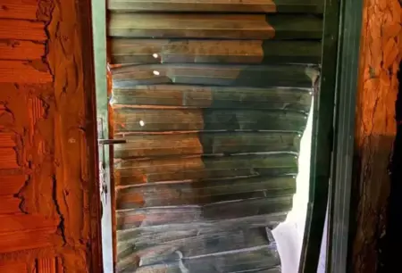 Falsos policiais invadem casa e atiram contra jovem