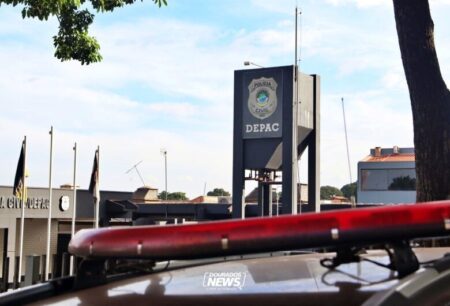 Jovem escapa ileso de tiros após confusão em distribuidora de Dourados