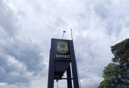 Preso por furtar facas em Dourados, homem dá nome do irmão gêmeo à polícia