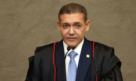 TSE atende Flávio e manda suspender canal do whatsapp Exército do Lula.
