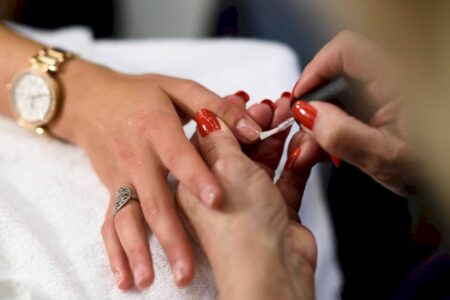 Coloração das unhas pode revelar problemas de saúde