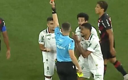 Andreas Pereira pede desculpas pela expulsão diante do Athletico