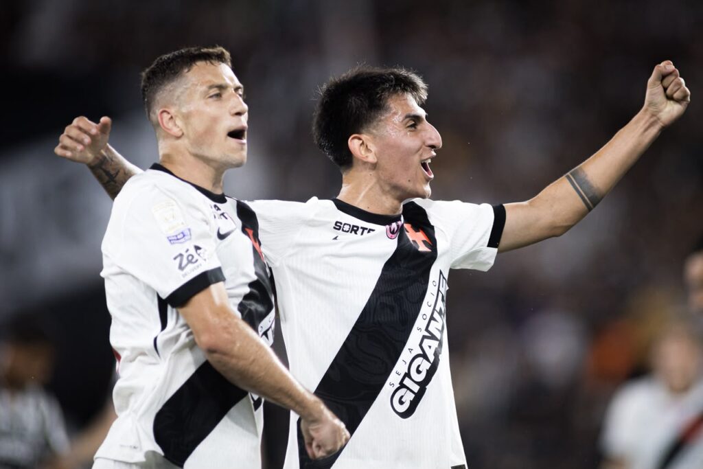 Vasco sofre com expulsão, mas bate Boca Juniors na semi da Sul-Americana